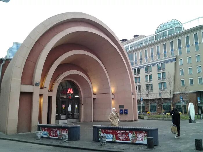 Хоромный тупик 2/6 красные ворота. Красные ворота, ул. Магазины метро красные ворота. Станция метро красные ворота снаружи. Автокасса метро красные ворота.