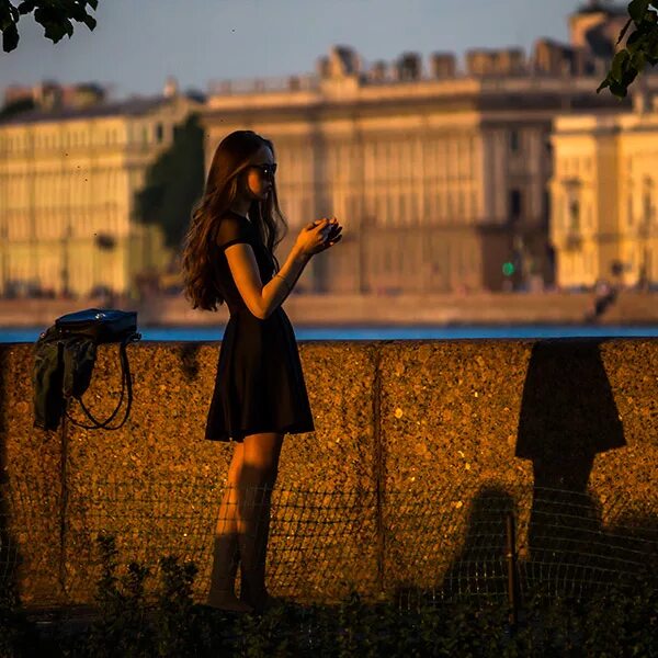 девушка в питере. девушки петербурга. фотосессия в питере. девушки на улицах питера. прогулочная фотосессия.