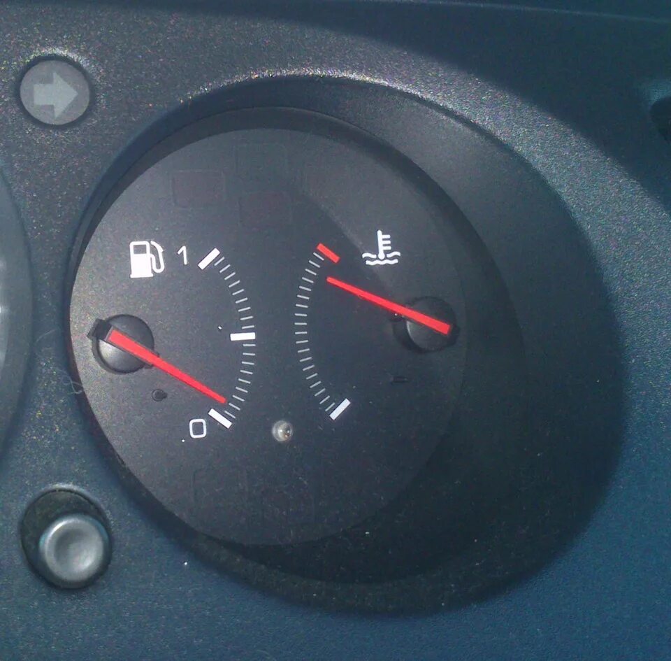 Указатель температуры охлаждающей жидкости калина. Датчик температуры ауди 100. Поднялась температура охлаждающей жидкости. Датчик стрелка ваз 2114. Указатель температуры охлаждающей жидкости приборная панель.