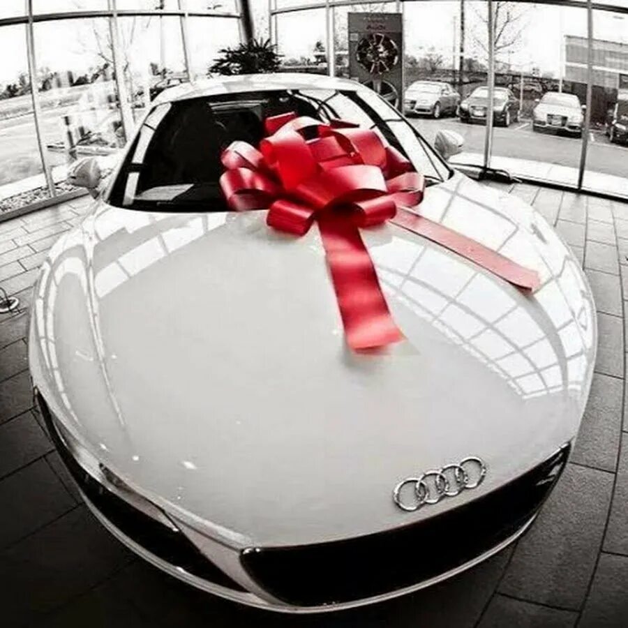 Дорогой подарок девушке. Подарок машина на день рождения. Крутые дорогие подарки. Крутые дорогие подарки. Роскошные подарки для девушек.