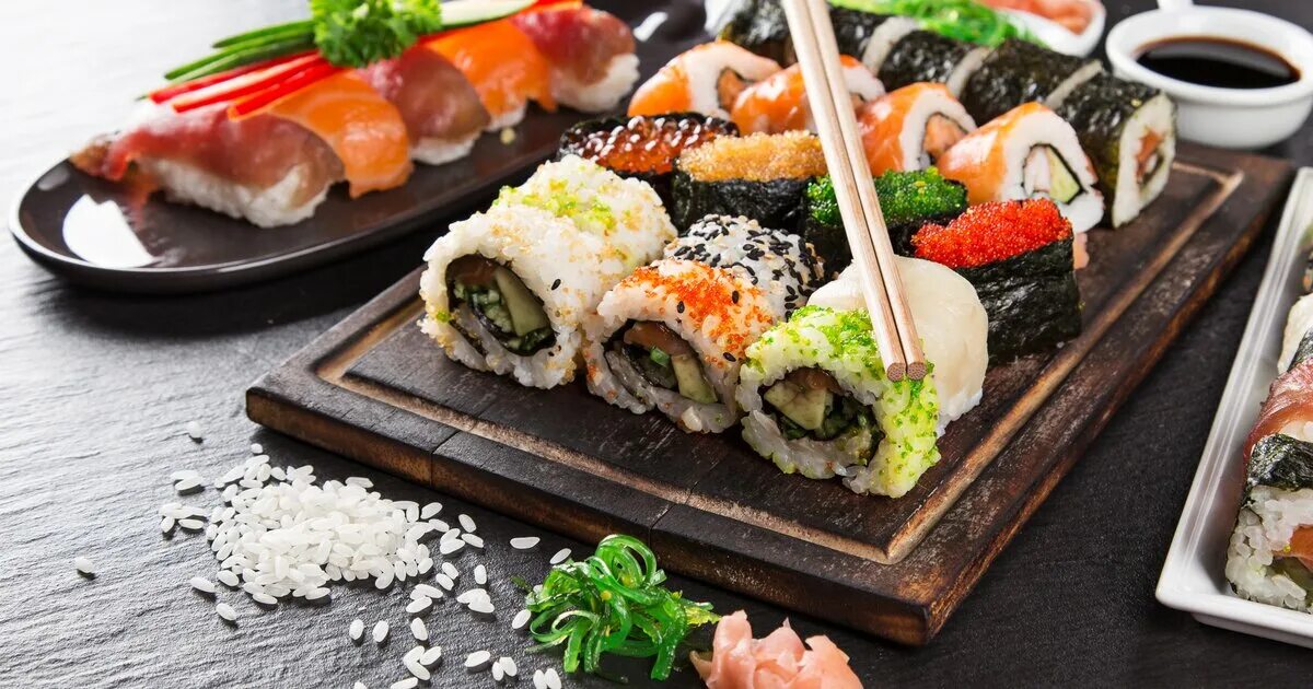 Самые дорогие роллы в мире. Самые дорогие суши. Дорогие роллы. Самые дорогие роллы в мире. Самые дорогие роллы вммире.
