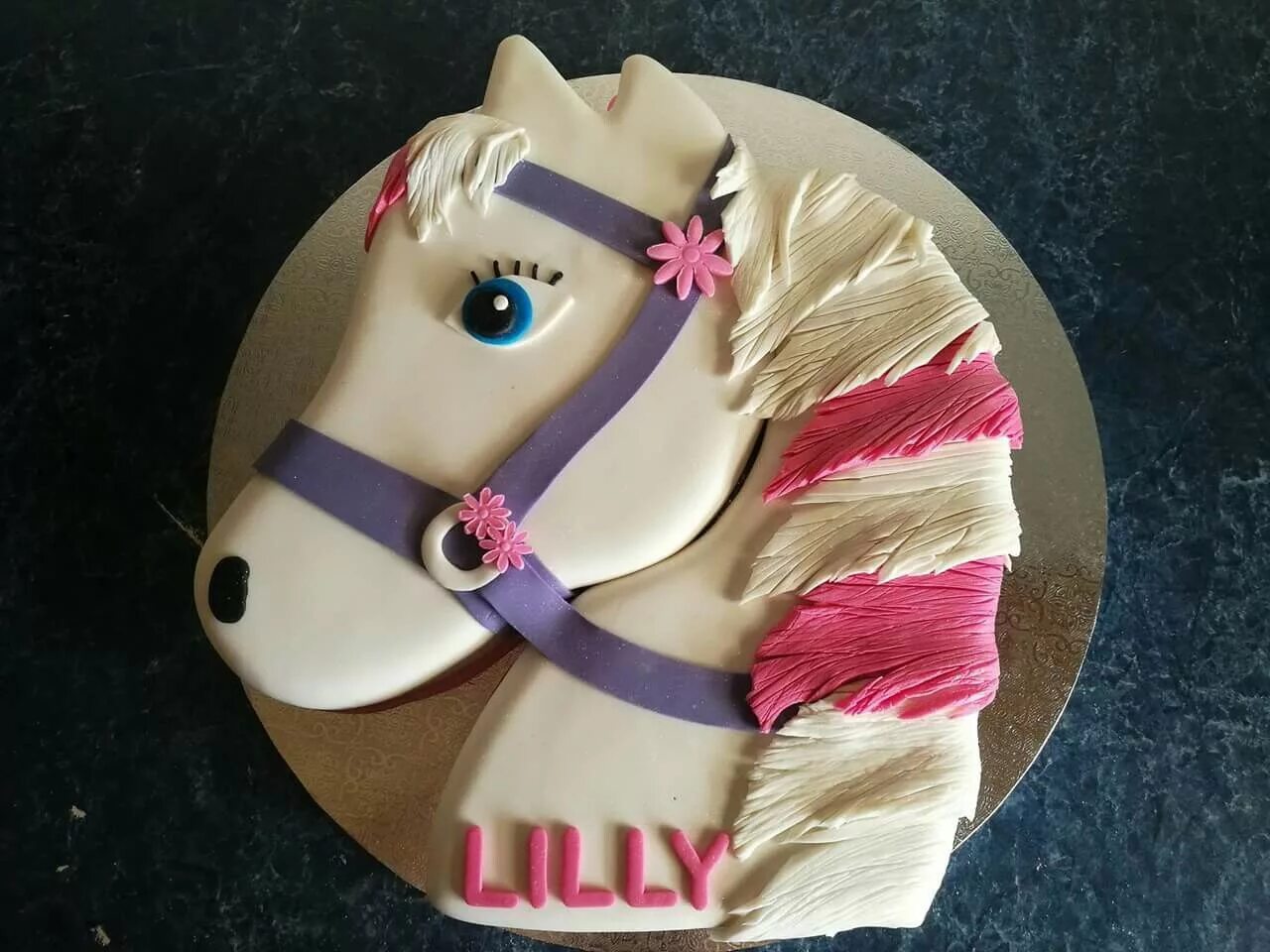 Торт лошадка. Торт с «лошадкой». Торт с лошадью для девочки. Детский торт с лошадкой. Тортик с лошадкой для девочки.