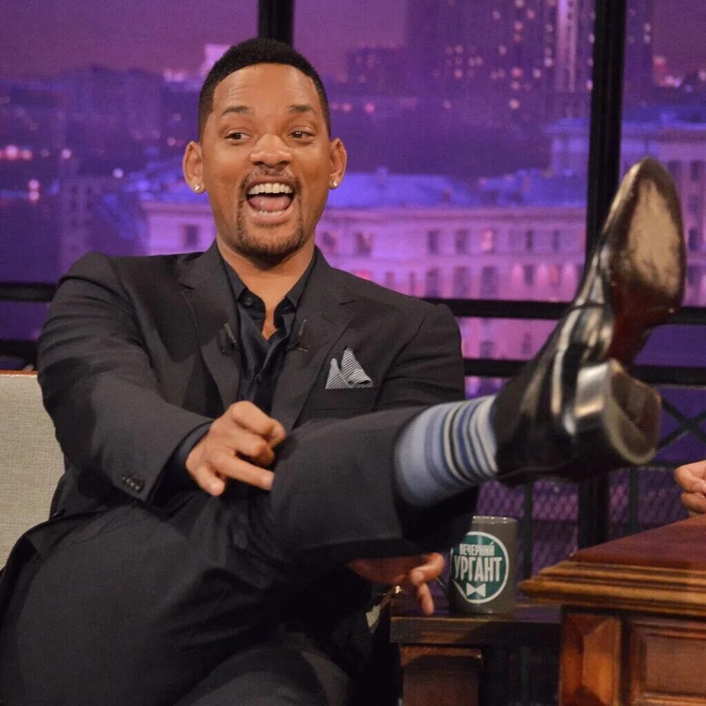 вечерний ургант с уиллом смитом и его сыном. вечерний ургант уилл смит. уилл смит вечерний ургант. звезды на шоу джимми фэллона. уилл смит.