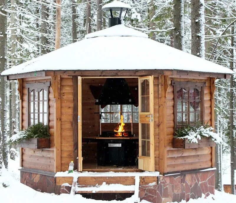 Летняя кухня зимой. Летние кухни закрытые с мангалом. Зимняя беседка. Зимняя веранда с барбекю. Теплые зимние беседки.