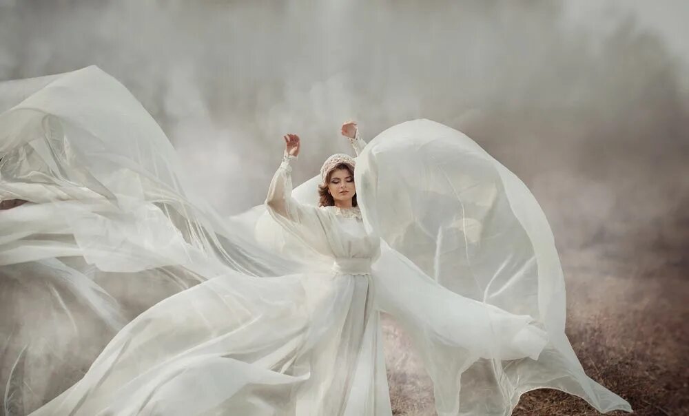 Белая королева мирана в полный рост. Сказочные женские портреты беллы котак. Королева в белом платье. Королева в белом платье. Королева в белом платье.