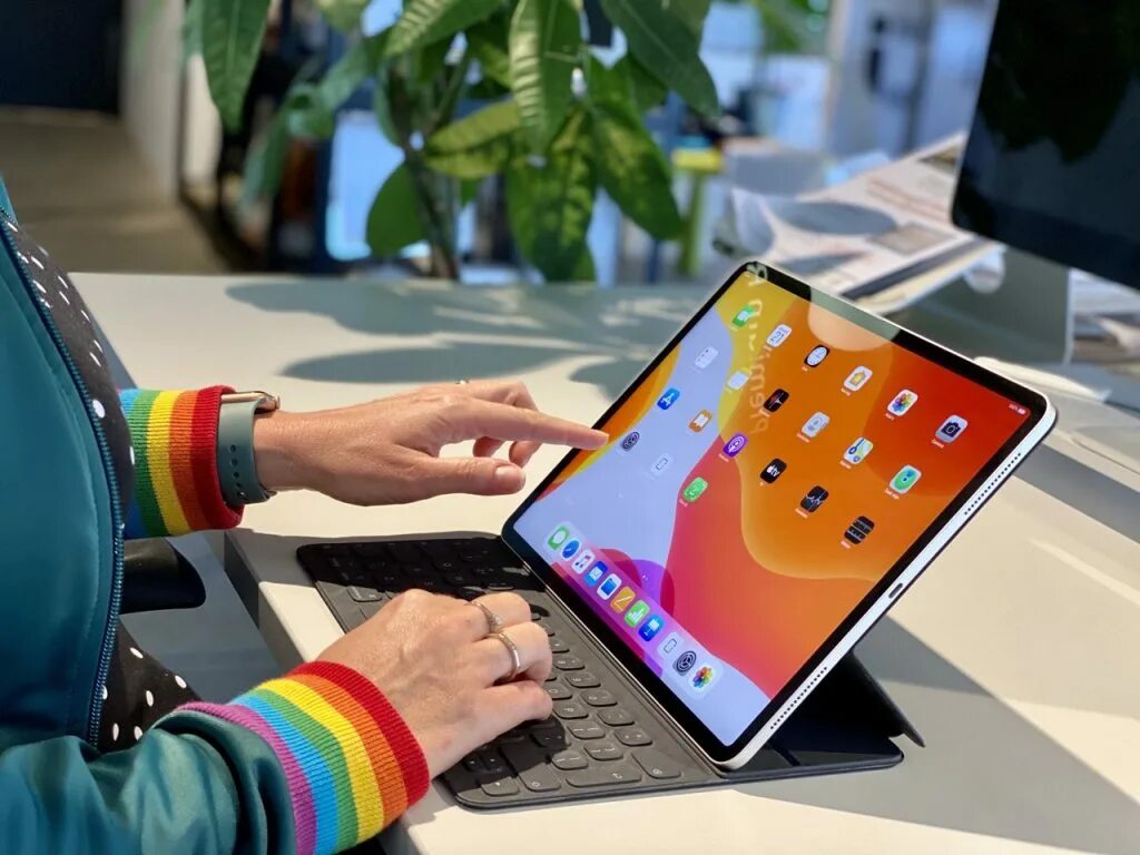 Планшеты последней версии. IPAD Pro m1. Apple IPAD Pro 2022. Apple IPAD Pro 11. Apple IPAD Pro 11 2022.