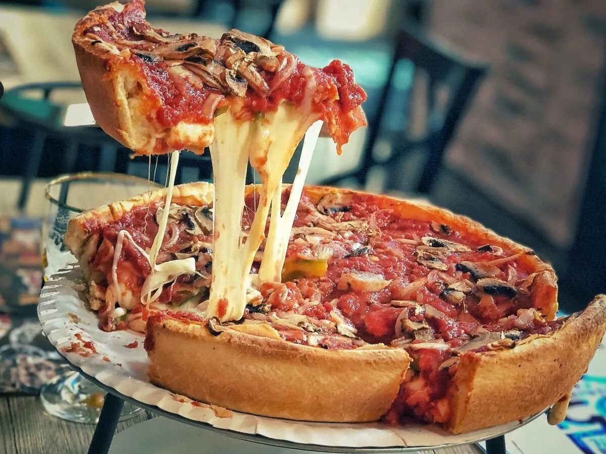 Пицца Deep dish. Chicago Deep dish. Пицца по чикагски. Пицца в Чикагском стиле.