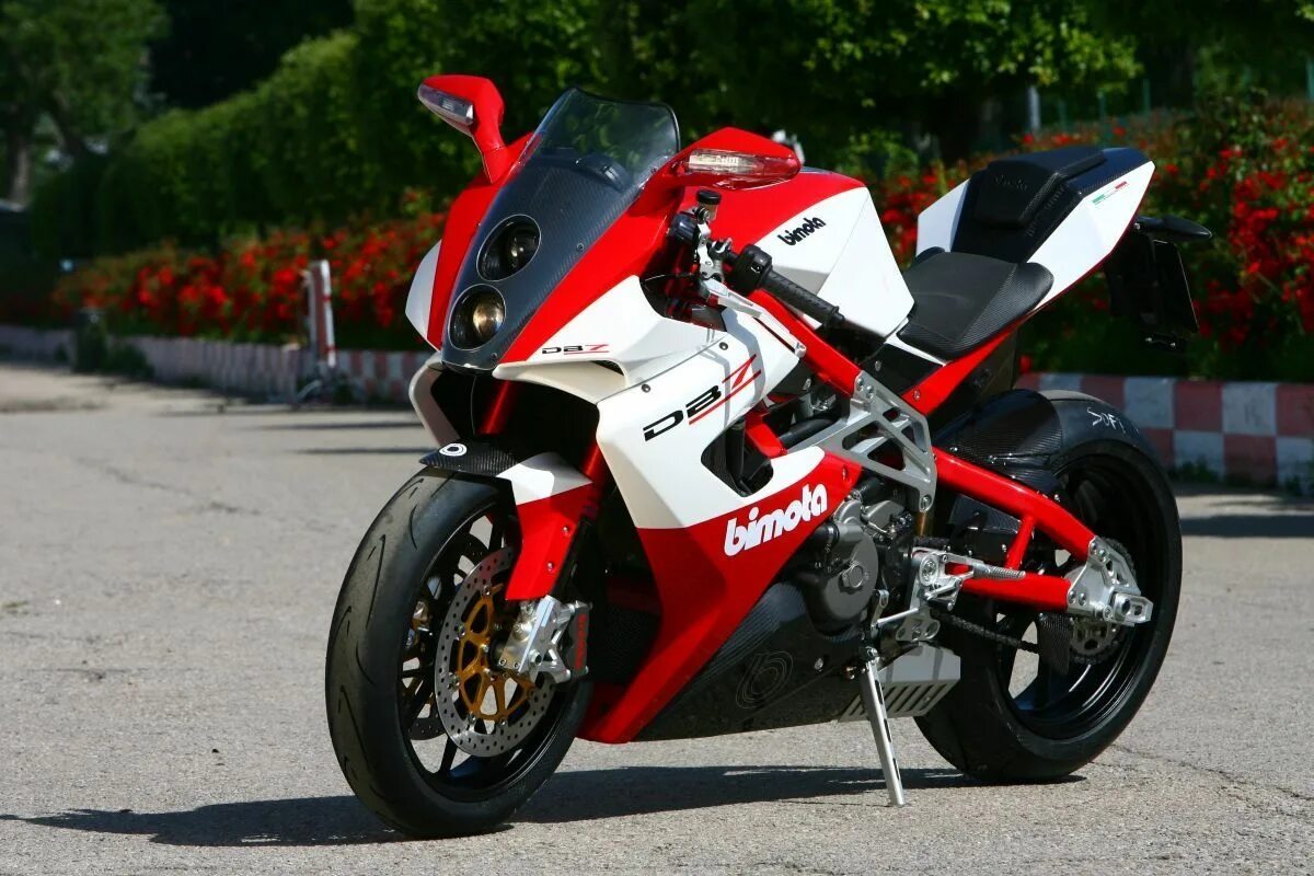 Красно белый мотоцикл. Мотоциклы Ducati Corse 2020. Bimota db7. Bimota sb6r 1997. Хонда спортбайк белый.