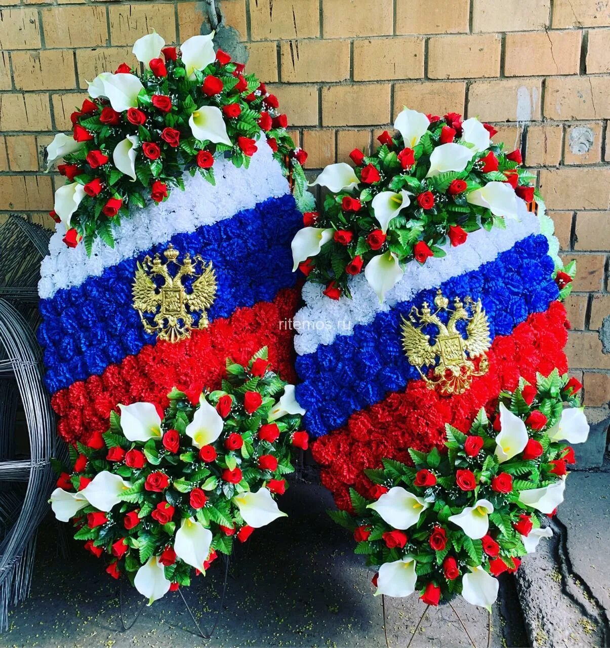Венок ритуальный триколор. Венки триколор ритуальные. Венок похоронный триколор. Триколор венок ритуальный. Венки триколор ритуальные.