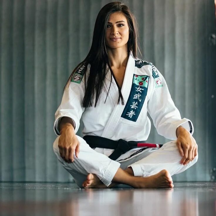 джитсу 100 девушек