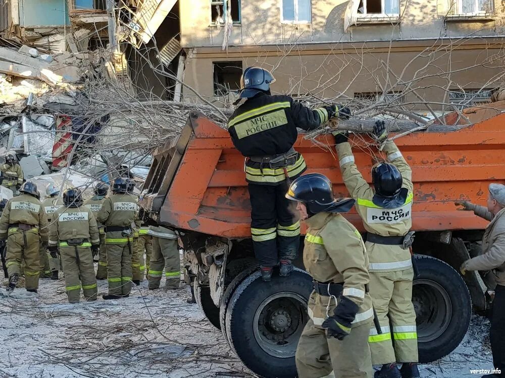 Работ по расчистке завалов. КАМАЗ для разбора завалов. Расчистка завалов в городе.