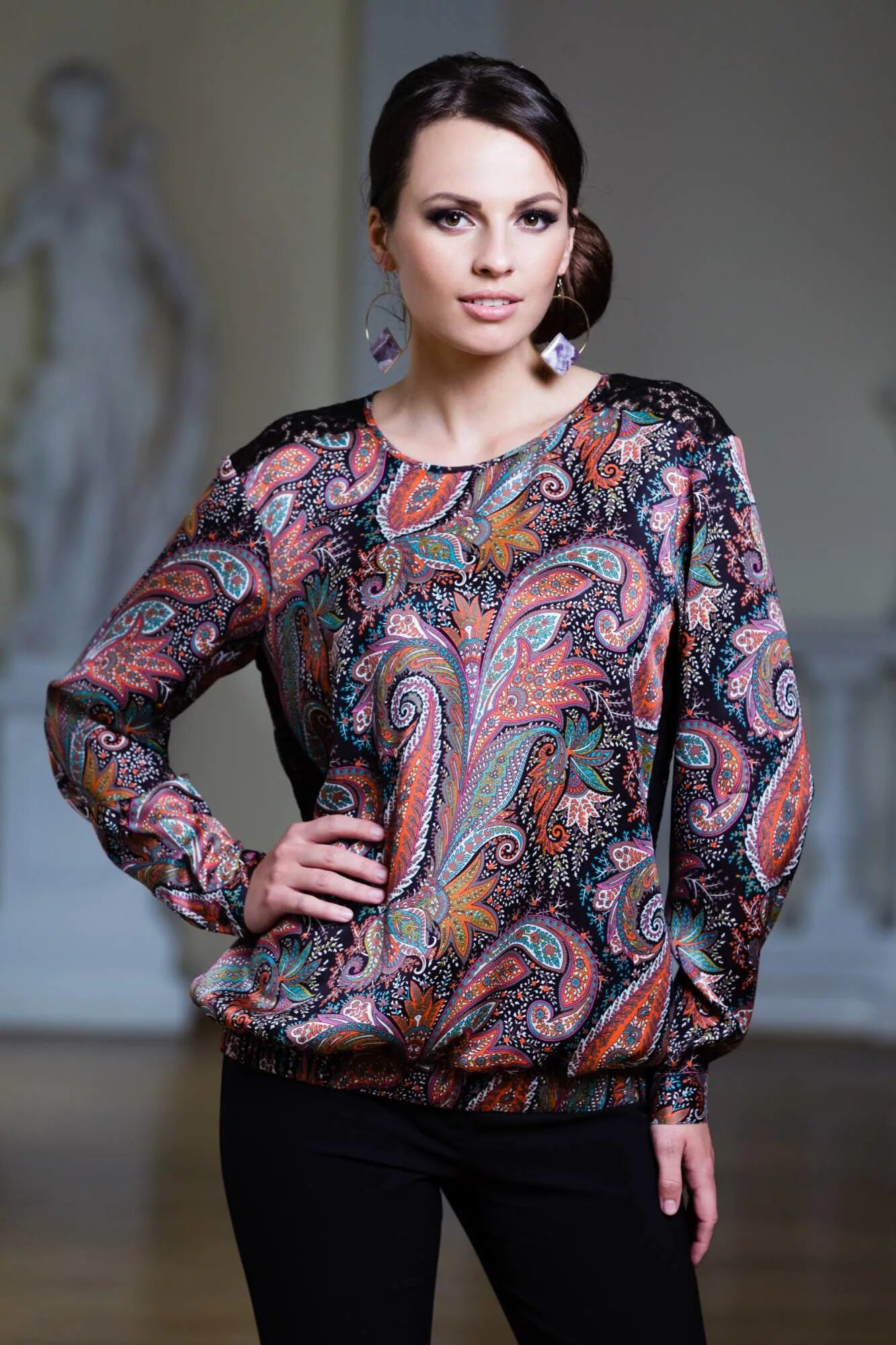 блузки из атласа. блузки для полных женщин. блузки из шелка для полных. фасоны блузок. пестрая блузка.