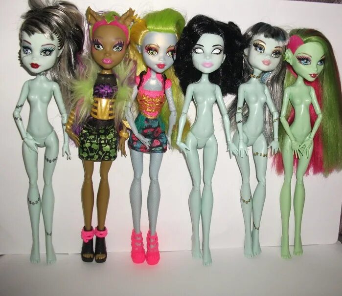 Туалет монстер хай. Монстер хай скелита калаверас персонаж. Монстр хай 18. Oc монстер хай. Клодин вульф и дракулаура арт.