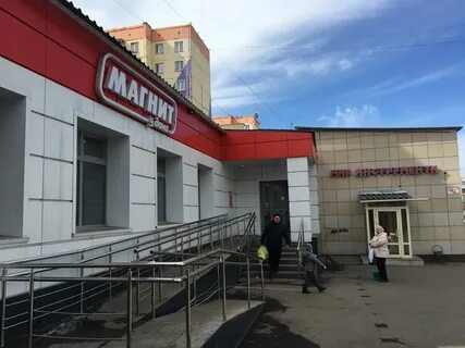 Космонавтов 77
