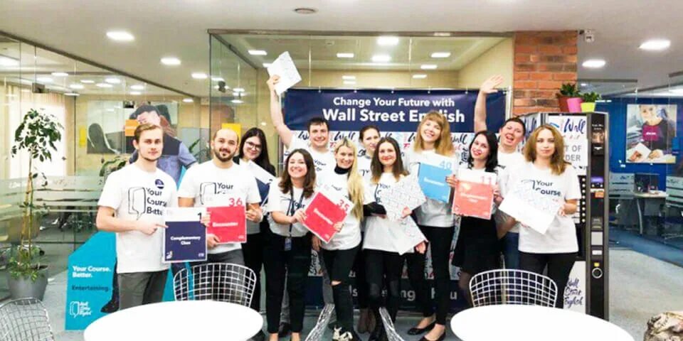 Wall street english, изучения английского языка. Wall street english levels. Книга street english. Wall street english школа. Фон для объявления английского языка.