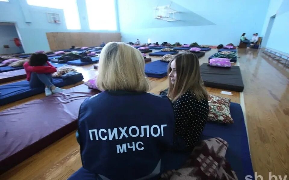 Повышение зарплаты сотрудникам мчс в 2025. Психолог мчс. спасатель психолог мчс. форма психолога мчс. девушки психологи мчс.