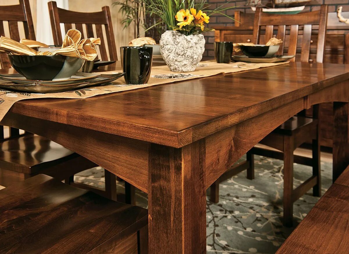 Стол новое слово. Красивый деревянный стол. Необычные деревянные столы. Дизайнерские столы из дерева. Большой деревянный стол.