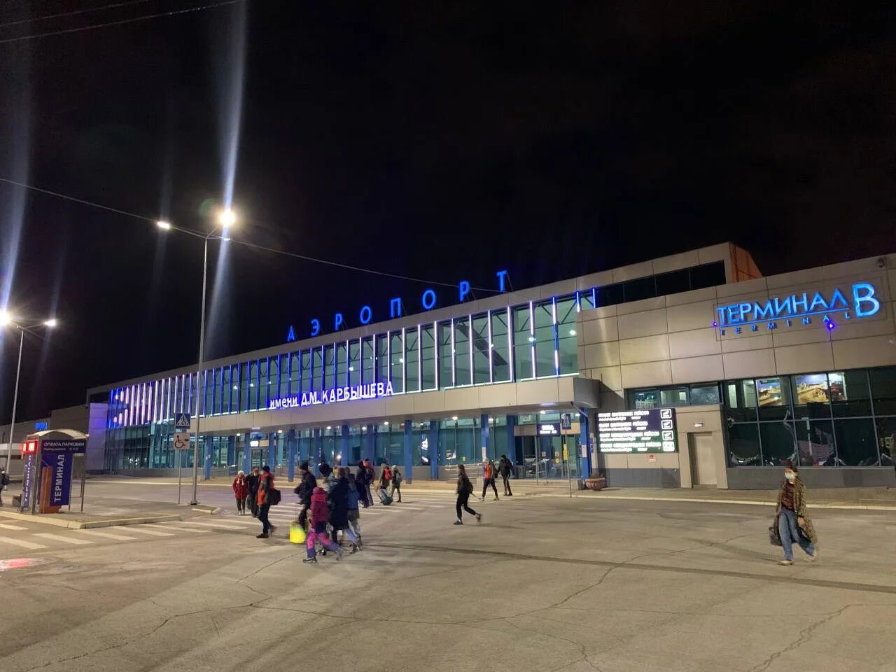 Сколько аэропортов в омске. Город Омск аэропорт. Омский аэропорт имени Карбышева. Аэропорт Карбышева Омск. Аэропорт Омск 2022.