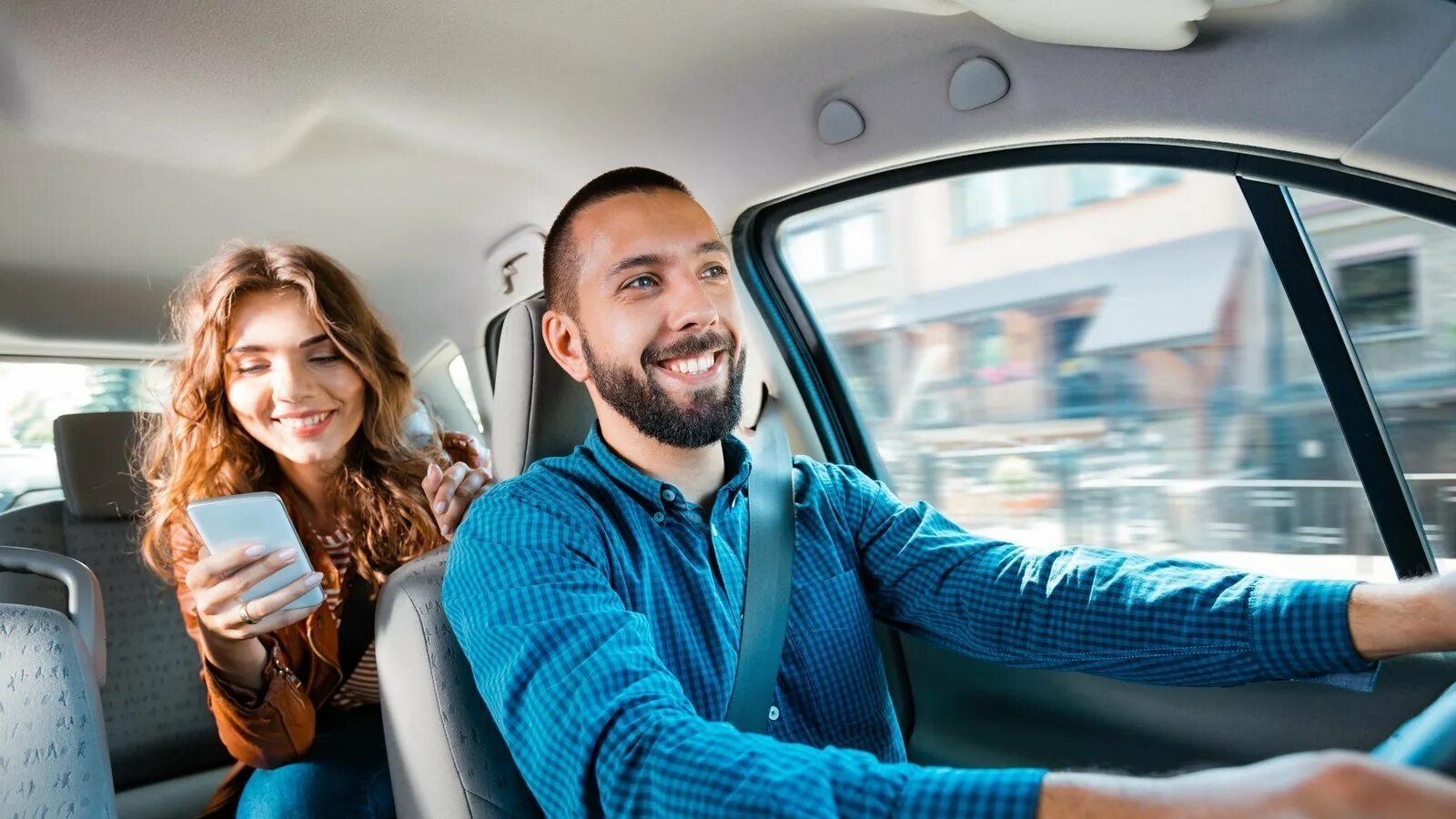 He likes to drive. Таксист и пассажир. Водитель и пассажир. Разговор с таксистом. Водитель и пассажир в такси.