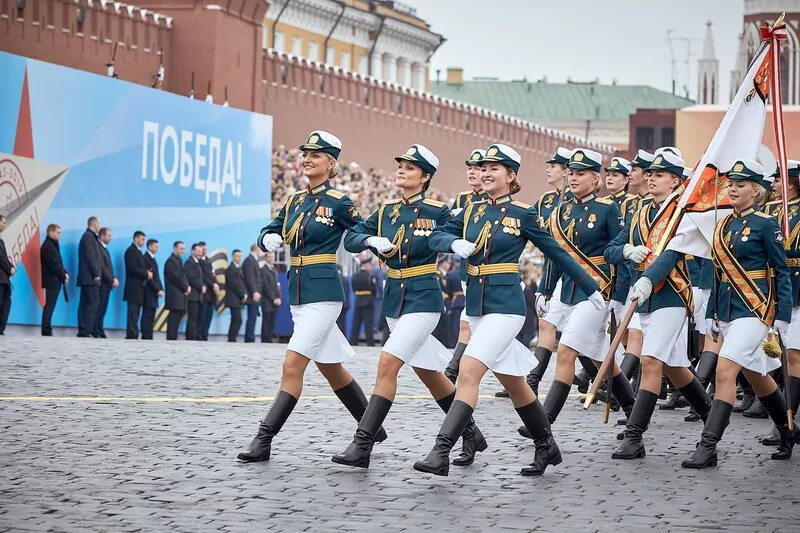 Сухопутные войска России на параде. Сухопутные войска парад на красной площади. Промаршировала фото. Кто промаршировал в юбочкахкакие войска.
