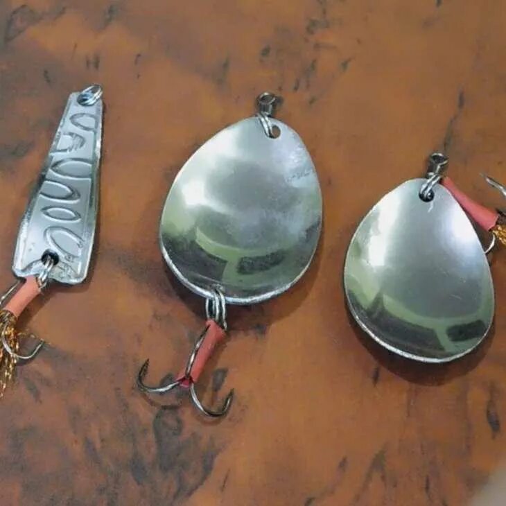 Как сделать блесну. Блесна щучий треугольник чертеж. Блесна лепесток. Самодельная блесна колебалка. Самодельная блесна микровертушка.