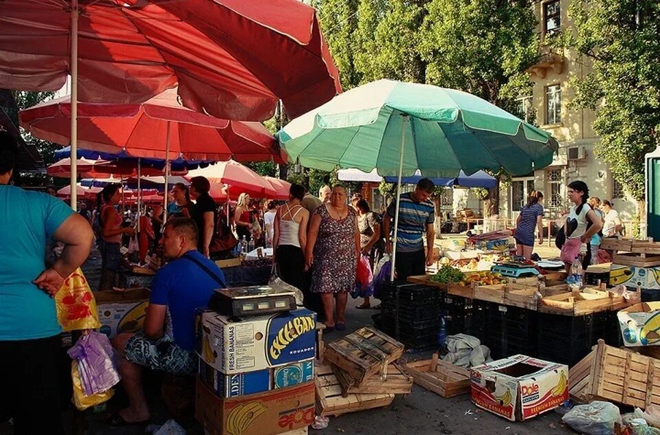 Рынок на сухом мосту. Летняя ярмарка. Хельсинки рынок кауппатори. Торговля на улице центральный рынок. Рынки под открытым небом в москве.