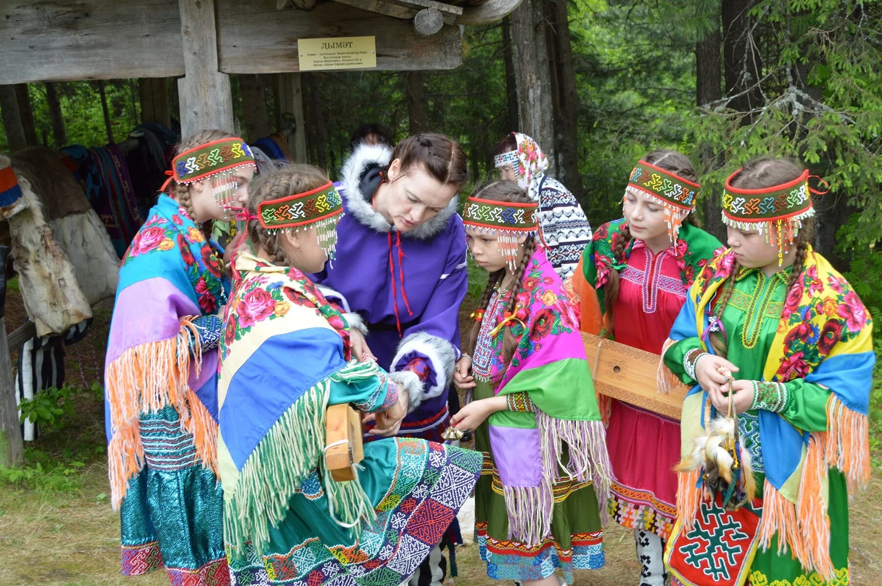 Культура манси. Ханты-Мансийск народность. Культура Ханты и манси. Культурное наследие Ханты манси. Ханты народ ХМАО.