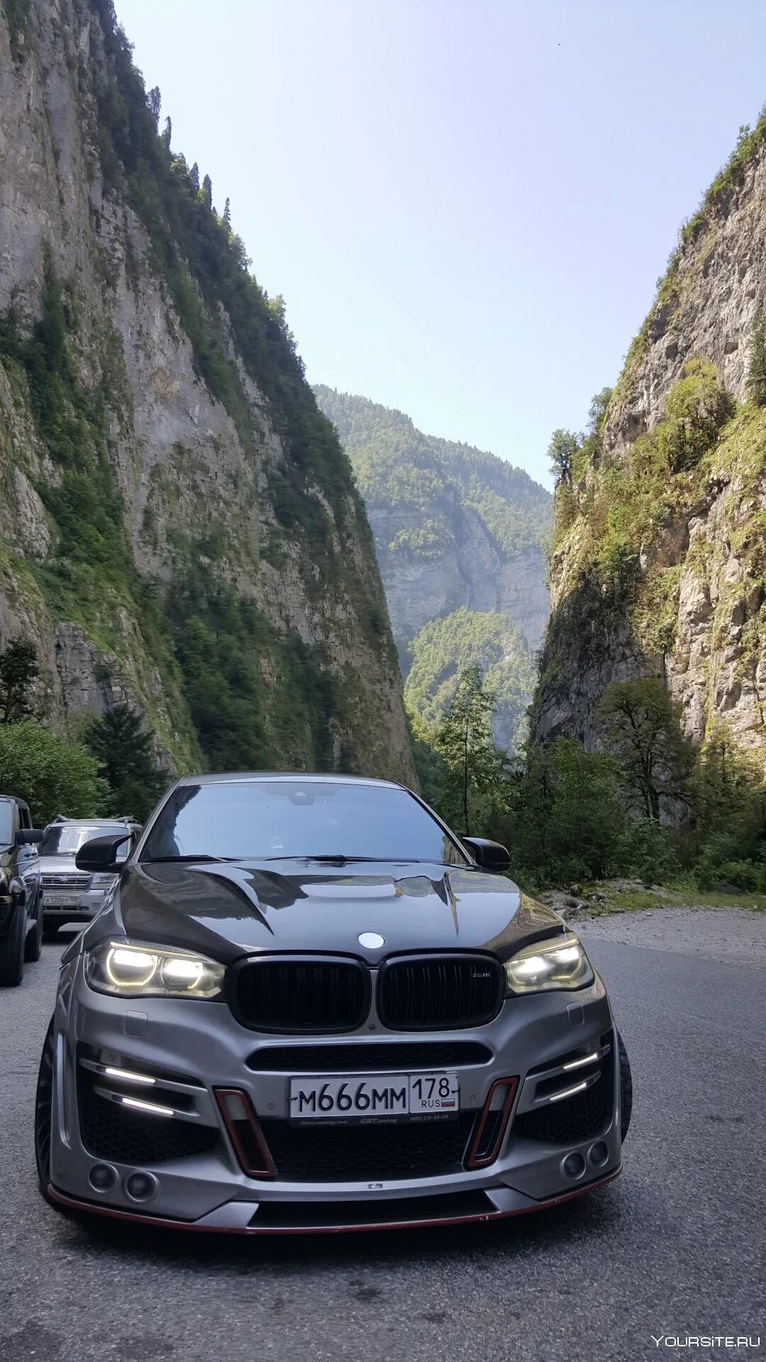 Абхазская машина в россии. BMW x6 AMG. BMW m5 Абхазия. БМВ х5 Абхазия. Крутые Тачки в Абхазии.