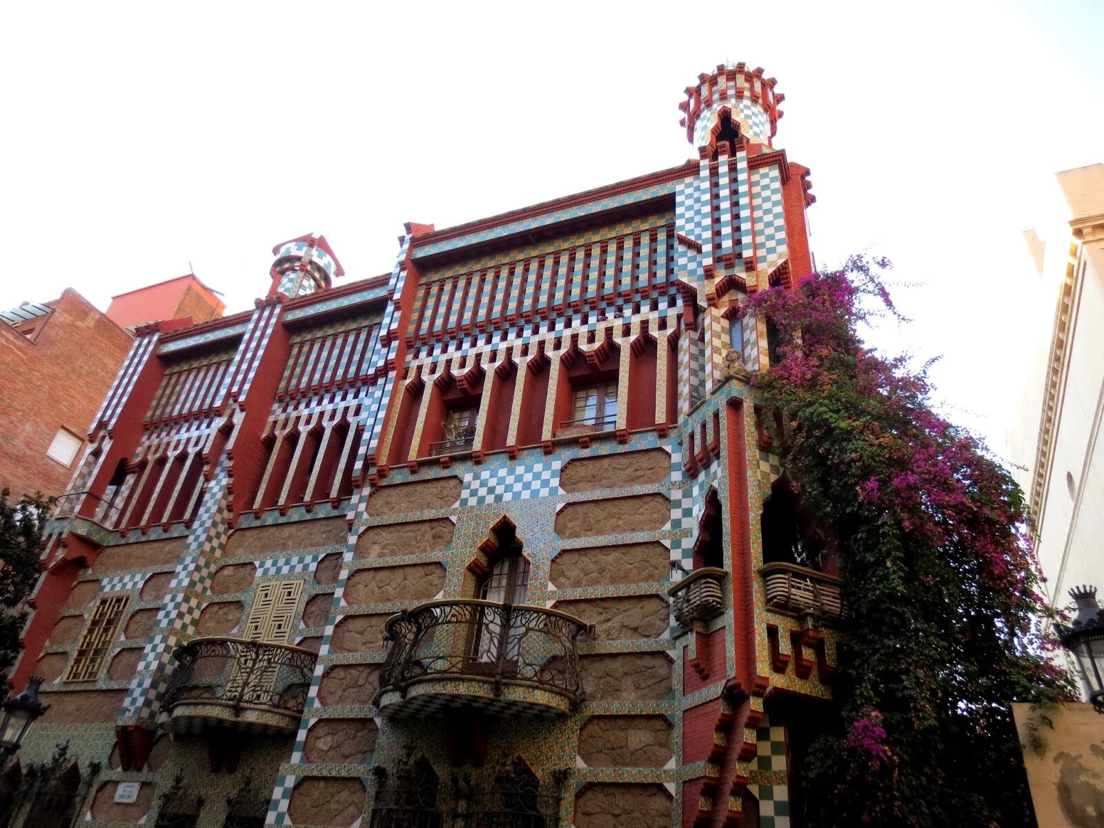 базилика святого димитрия салоники. гауди дом кальвет. 12 апостолов собора парижской богоматери.