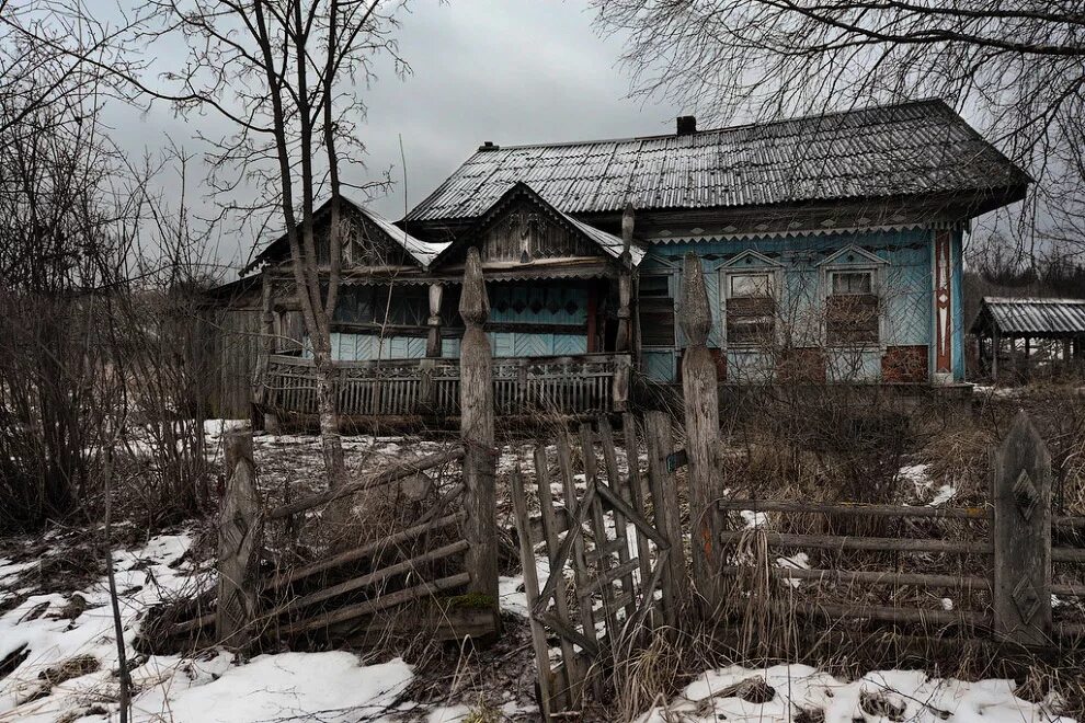 Деревни заброшенные области. Заброшенные деревни Новосибирской области. Заброшенная деревня Азарово. Русский Север заброшенные деревни Вологодская область. Заброшенные деревни севера России.