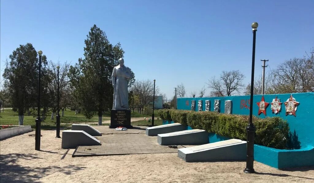 мемориал краснодарский край. верхнебаканский достопримечательности. памятник стела новороссийск.