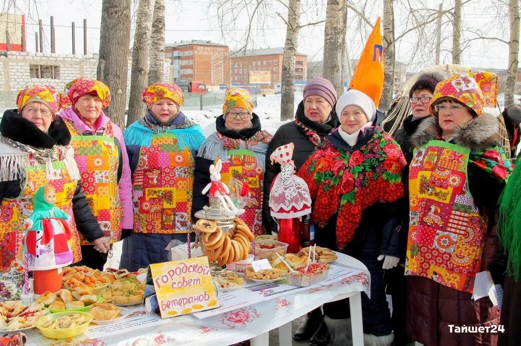 Весело отметили масленицу. Стол на Масленицу. Масленица. Блины. Масленица масленичные столы. Шашлыки на Масленицу.