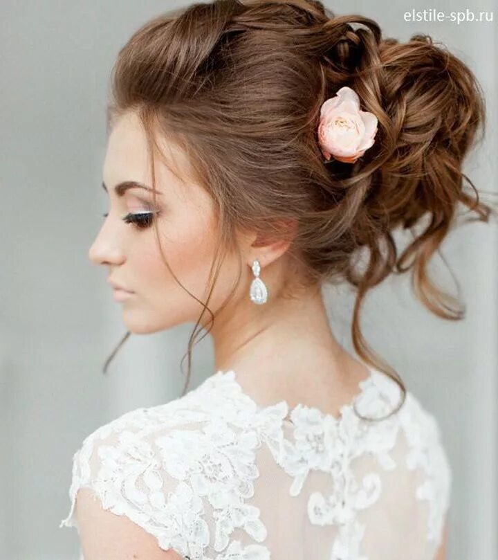 This beautiful bridal updo hairstyle perfect for any wedding venue Frisur hochze