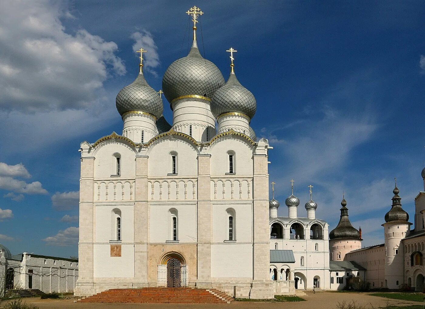 Любой памятник архитектуры россии