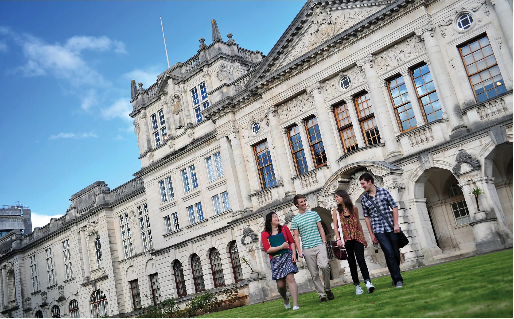 I finished university. Cardiff University. Университет Кардифф Великобритания. Резиденции Кардиф университет. Кардифф города Великобритании университеты.