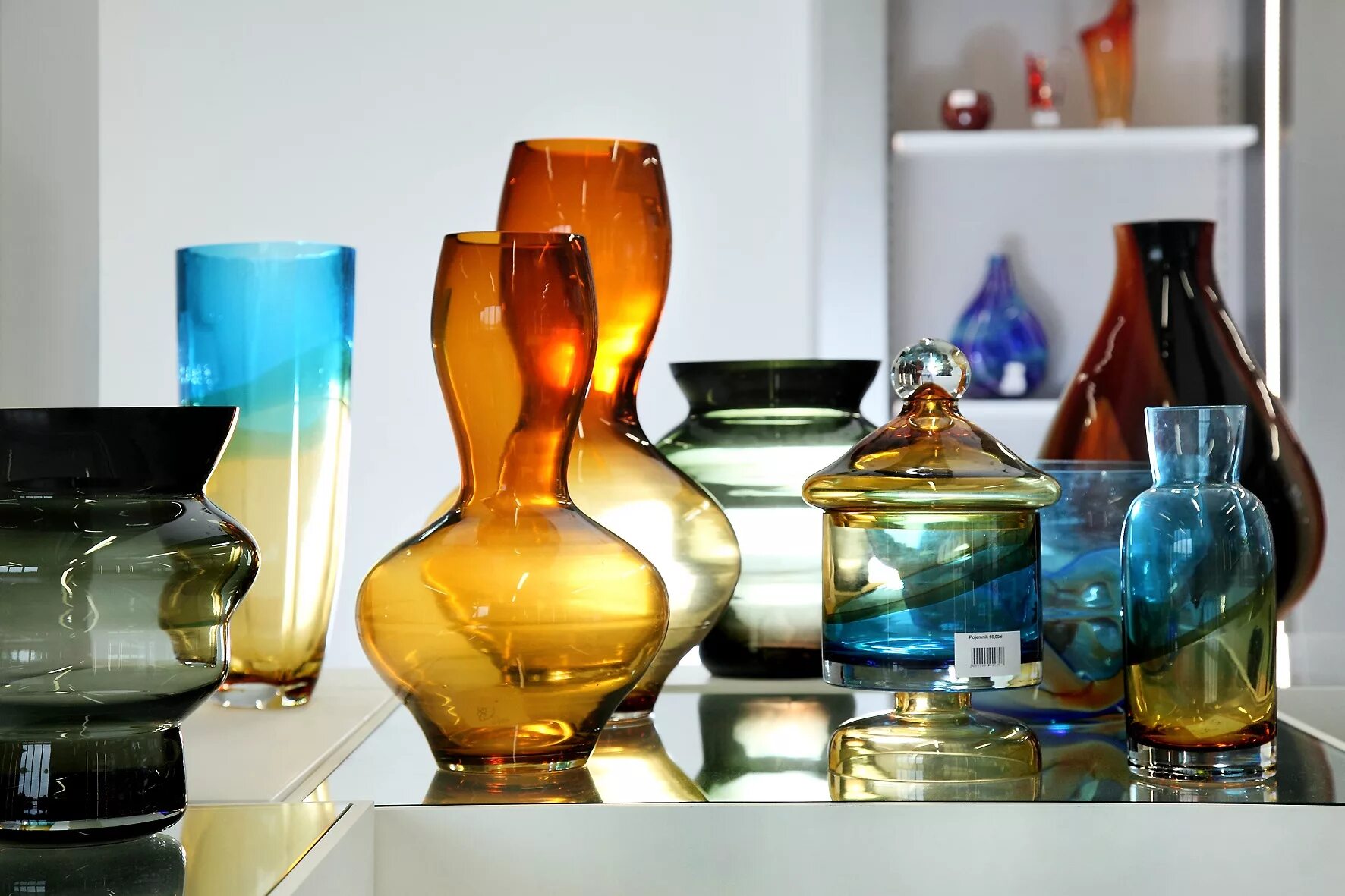 стекло в древности. стеклянные изделия. презентация на тему стекло. химический состав стекла формула. в какой стране делали стекло.