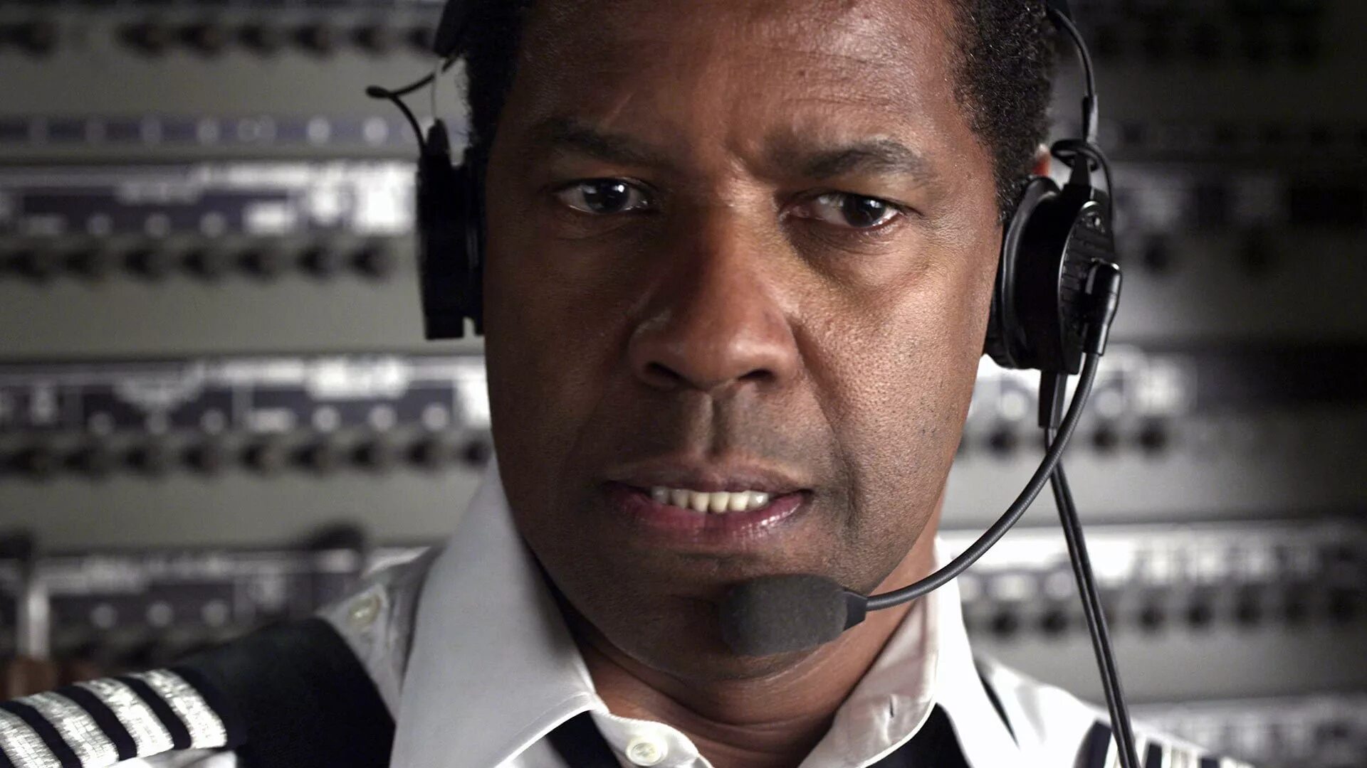 Экипаж фильм 2012 дензел вашингтон. Дензел вашингтон пилот самолета. Экипаж дензел вашингтон. Экипаж 2015 сша дензел вашингтон. Дензел вашингтон "экипаж" -2012г.