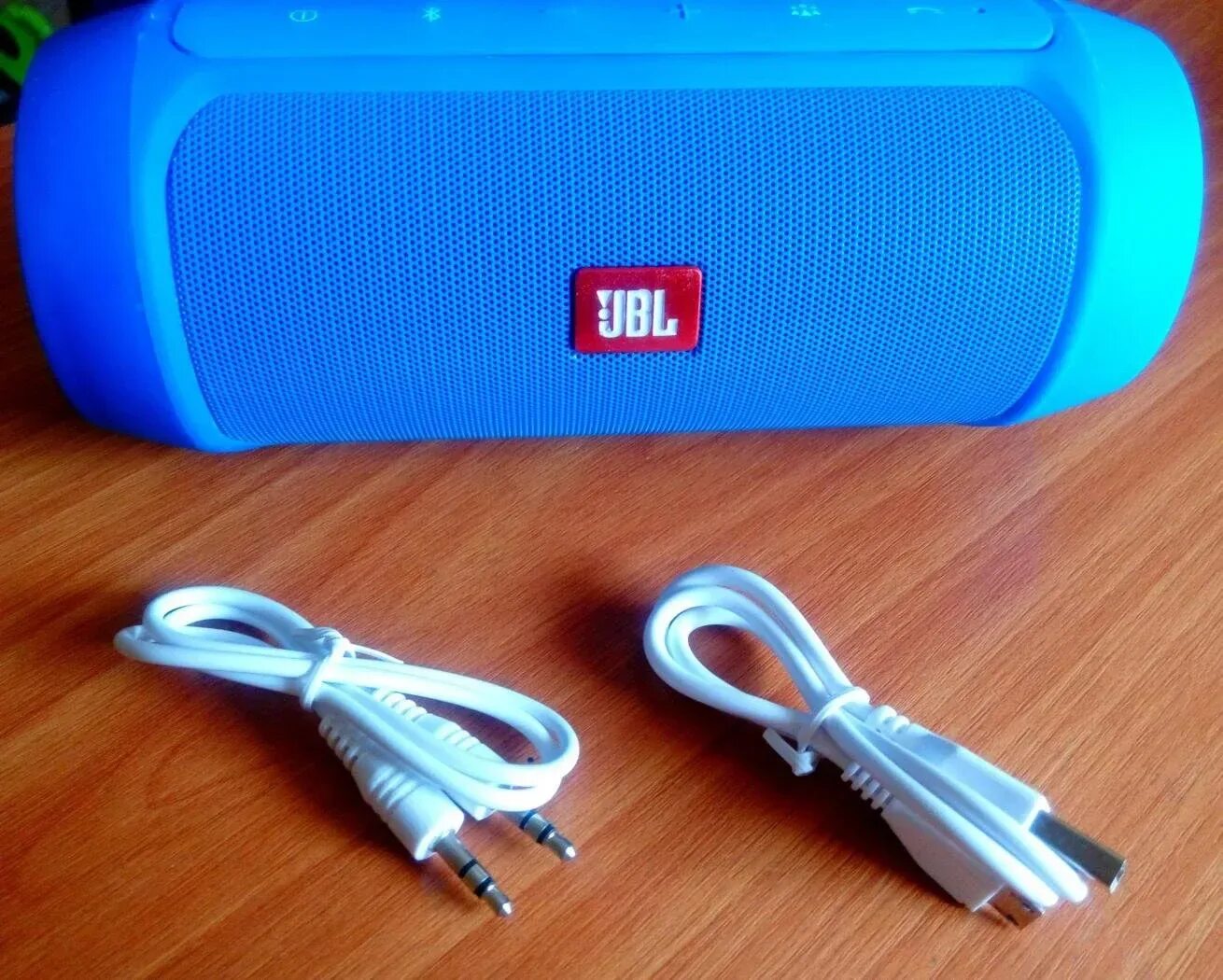 Через колонку. Юсб колонка JBL В ДНС. Колонка JBL заряжается ли USB JBL. Флешка колонка колонка JBL. Портативная блютуз колонка шнур РСА.