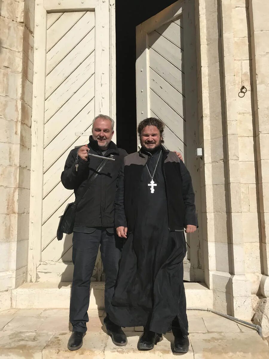 Духовенство израиля. В иерусалиме священник. В иерусалиме священник. В иерусалиме священник. Священники в иерусалиме.