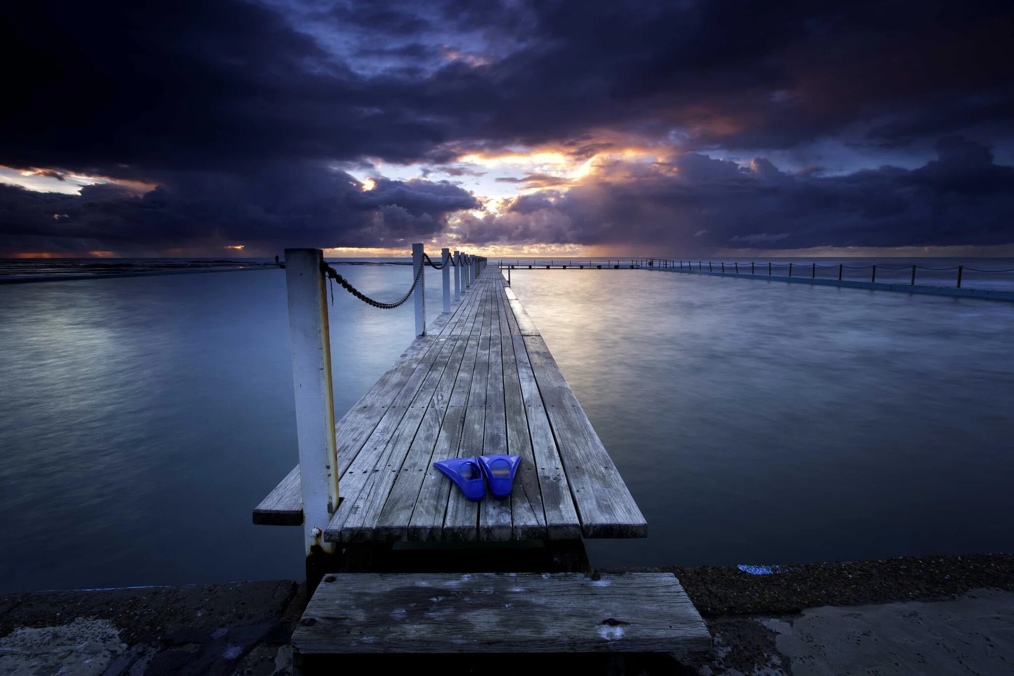 Пирс таваен. Люди на причале. Пирс давай. Пирс пахман. Мостик к морю.