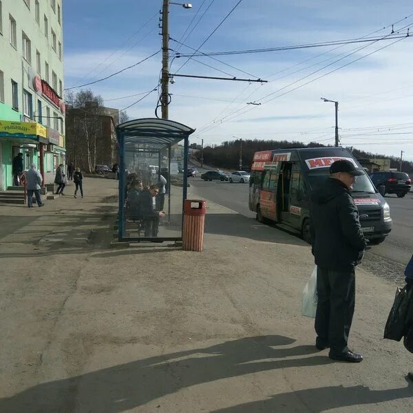 Остановка гагарина расписание. Остановка Гагарина Мурманск. Остановка Гагарина Рязань. Остановка улица Гагарина Рязань. Гагарина остановка Архангельск.