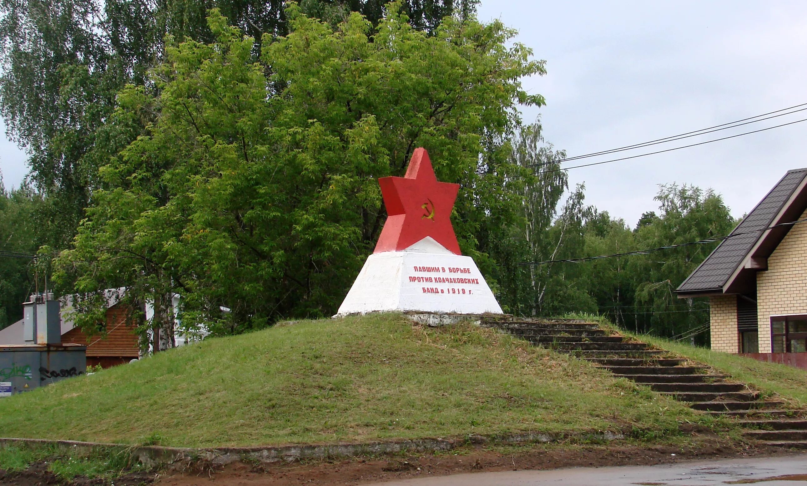 Пермь улица борцов революции. Мотовилиха Пермь памятник революционерам. Памятник борцам революции Пермь. Памятник павшим борцам революции Пермь. Пермь улица борцов революции мемориал.