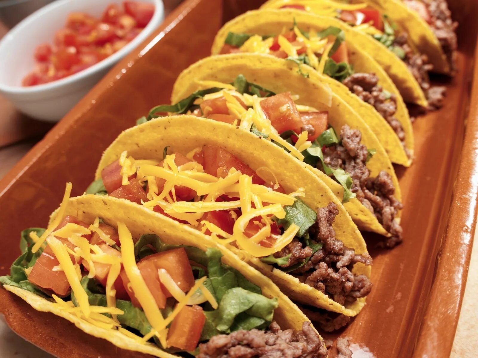 Такос буритос мексика. Бурито такос. Такос буритос фахитос. Бурито кесадилья такос. Тако и бурито.