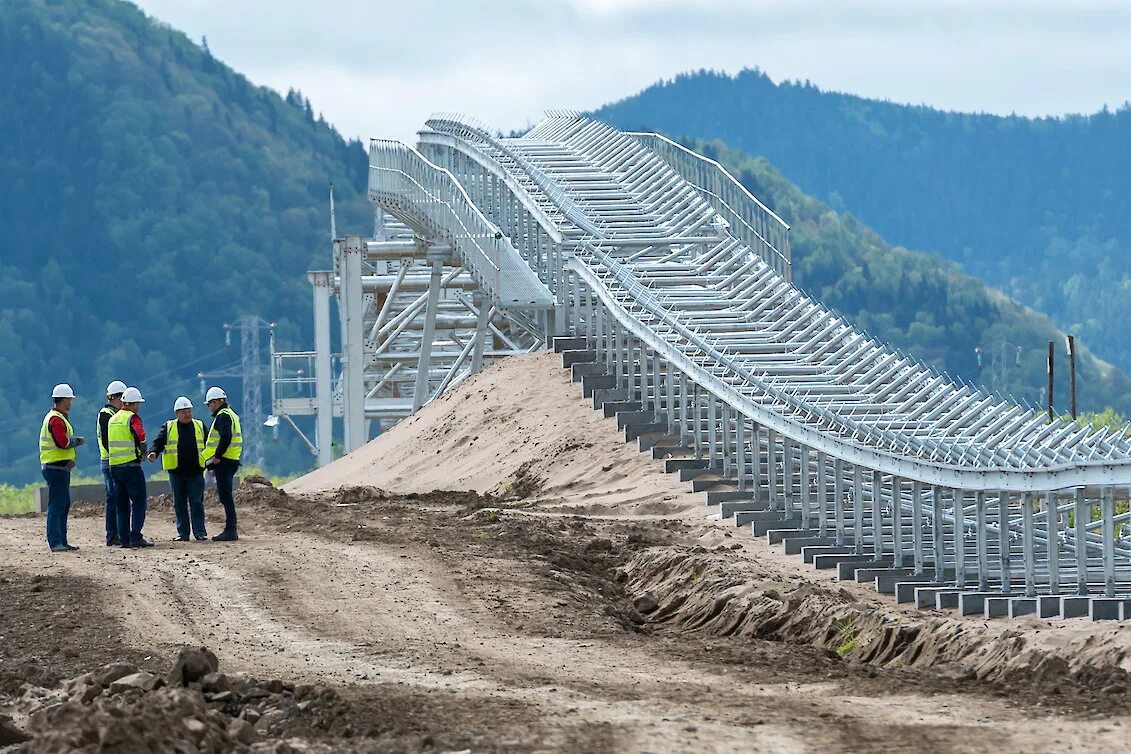Угольный конвейер на сахалине. Солнцевский угольный разрез сахалин. Губернатор сахалинской. Ооо «восточная горнорудная компания». Шахтёрск сахалинская область восточная горнорудная компания.