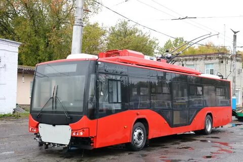 Новые красные троллейбусы