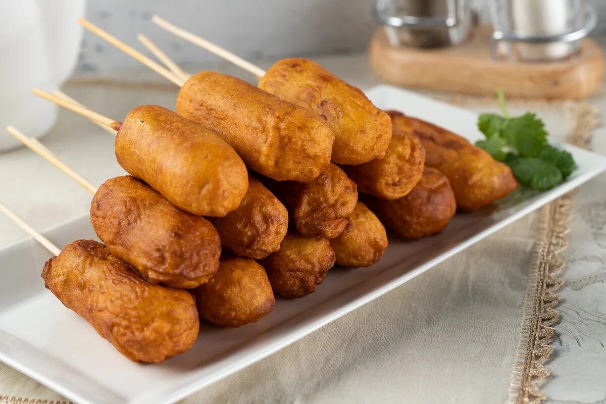 Корн дог уфа. Ёмкость для приготовления корн-догов. Фритюр для корн догов. Сосиски в кляре. Корн дог от ивлева.