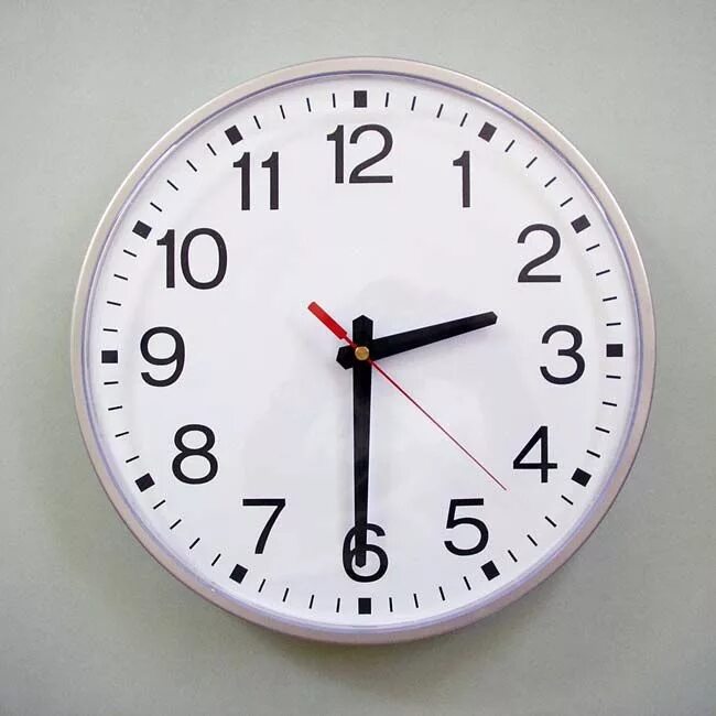 Установить на часах время 12. Аналоговые часы циферблат. Часы 14:30. Аналоговые часы настенные с календарем. Часы 14 часов.