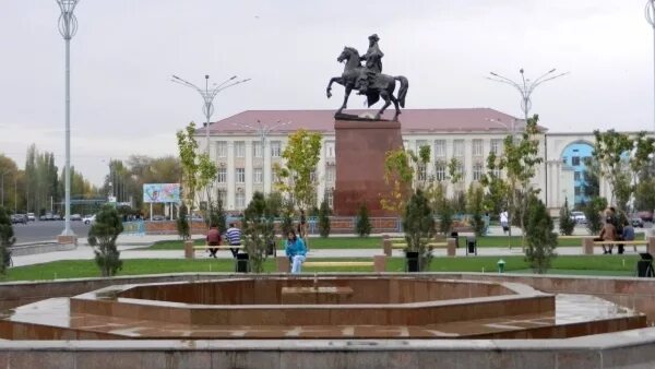 Население тараза. Джамбул город в Казахстане. Город Тараз площадь. Тараз Джамбул. Город Тараз в Казахстане Центральная площадь.