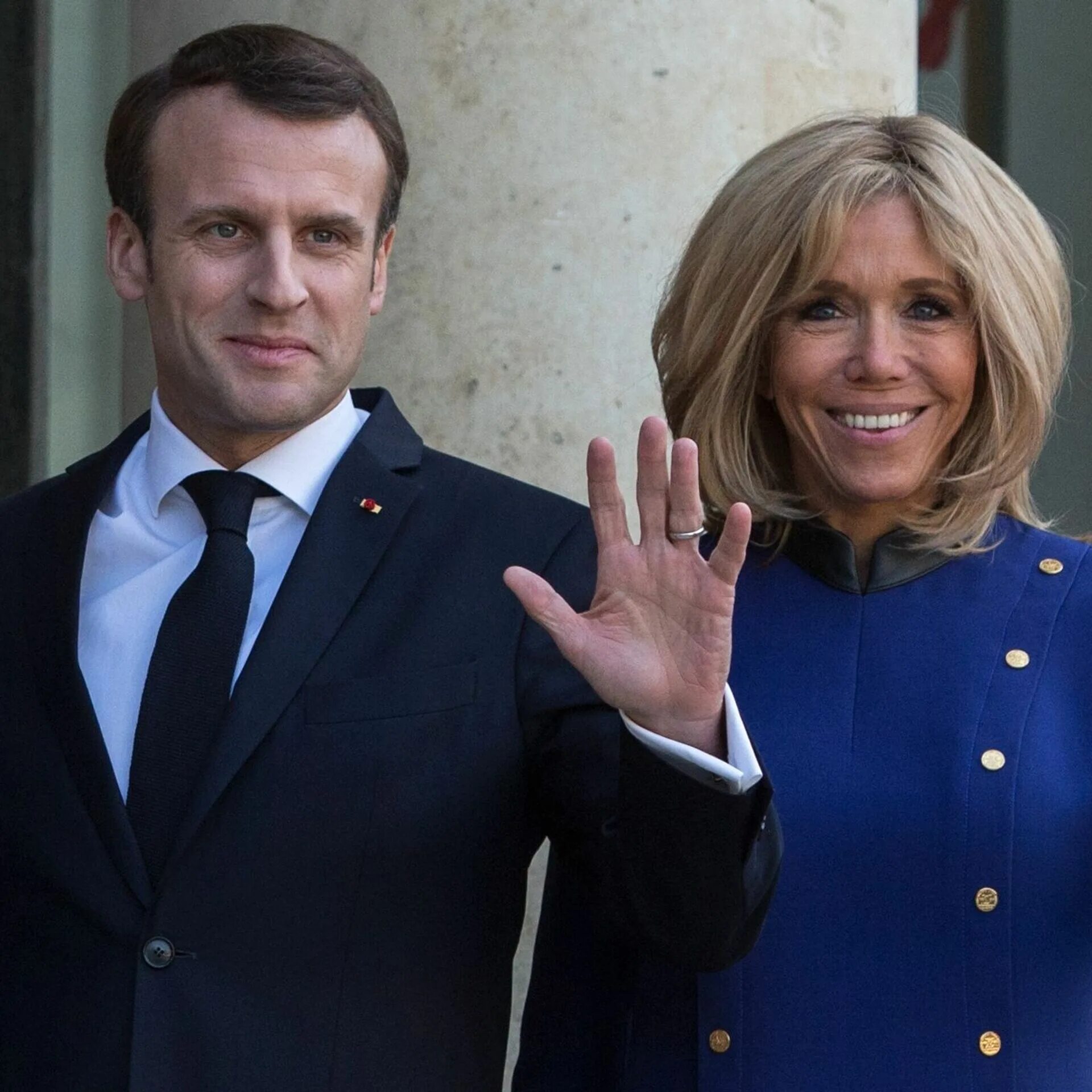 Дети макрона президента франции. Брижит Макрон 2022. Брижит Макрон и Эммануэль Макрон 2022. Макрон и его жена 2022.