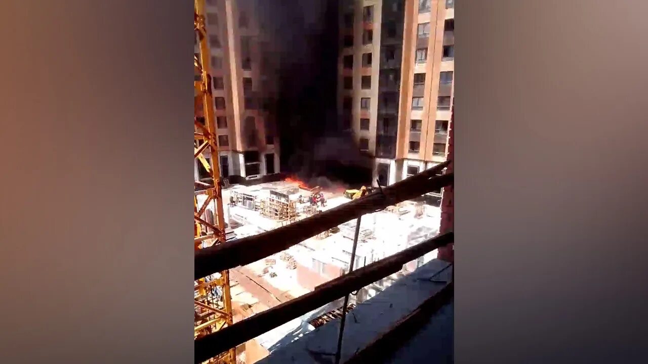 Жк поклонная. Пожар на юго востоке москвы. Пожар жк москва. Пожар в москве сейчас. Пожар в москве.